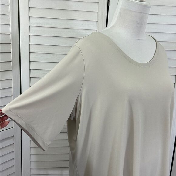 Susan Graver Modern Essential Top Size 2X Liquid Knit Short Sleeve - Picture 4 of 9